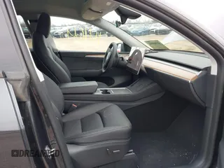2025 Tesla Model Y Long Range with VIN 7SAYGDEEXSF266143, listed as a IAAI auction lot 41905813 with 776 mi miles and . Bid and sale history available at carsss.com. Image 5.