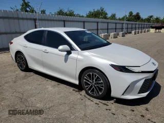 2025 Toyota Camry LE z VIN 4T1DAACK4SU520274, wystawiony jako Copart lot #54437705 z przebiegiem 9 078 mil mil oraz Czysty tytuł • Clean title. Historia ofert i sprzedaży dostępna na DreamBid. Obrazek 4.