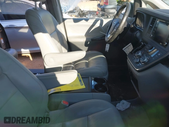 2019 Toyota Sienna XLE Auto Access Seat with VIN 5TDYZ3DC4KS971453, listed as a IAAI auction lot 41394821 with 93,308 mi miles. Bid and sale history available at carsss.com. Image 5.