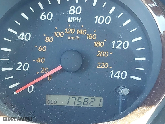 2002 Toyota Highlander with VIN JTEGF21A820061482, listed as a IAAI auction lot 41450883 with 175,821 mi miles. Bid and sale history available at carsss.com. Image 7.