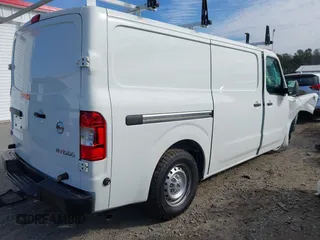 2018 Nissan NV Cargo S z VIN 1N6BF0KM9JN816925, wystawiony jako IAAI lot #41416712 z przebiegiem 93 130 mil mil oraz . Historia ofert i sprzedaży dostępna na DreamBid. Obrazek 4.