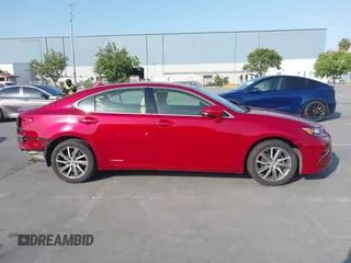 2018 Lexus ES 300h z VIN JTHBW1GG5J2193461, wystawiony jako IAAI lot #42370795 z przebiegiem 85 658 mil mil oraz . Historia ofert i sprzedaży dostępna na DreamBid. Obrazek 14.