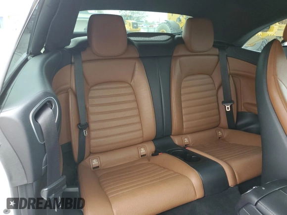 2017 Mercedes-Benz C 43 AMG z VIN WDDWK6EB6HF557088, wystawiony jako Copart lot #49183085 z przebiegiem 91 035 mil mil oraz Czysty tytuł • Clean title. Historia ofert i sprzedaży dostępna na DreamBid. Obrazek 10.