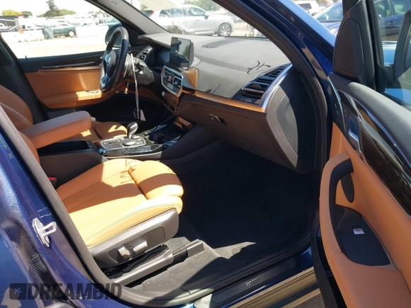 2023 BMW X3 sDrive30i z VIN 5UX43DP04P9P44100, wystawiony jako IAAI lot #42267136 z przebiegiem 28 618 mil mil oraz . Historia ofert i sprzedaży dostępna na DreamBid. Obrazek 5.