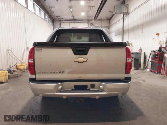 2007 Chevrolet Avalanche LTZ z VIN 3GNFK12367G139144, wystawiony jako IAAI lot #42148086 z przebiegiem 159 007 mil mil oraz . Historia ofert i sprzedaży dostępna na DreamBid. Obrazek 17.