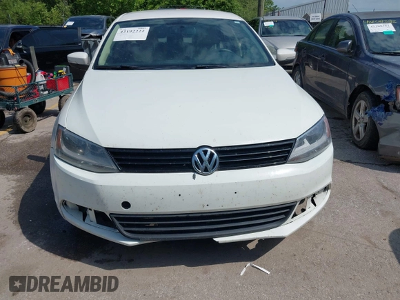 2011 Volkswagen Jetta SE z VIN 3VWDX7AJ4BM052225, wystawiony jako IAAI lot #42192222 z przebiegiem 324 889 mil mil oraz . Historia ofert i sprzedaży dostępna na DreamBid. Obrazek 6.