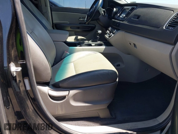 2017 Kia Sedona LX with VIN KNDMB5C17H6319935, listed as a IAAI auction lot 42025352 with 74,561 mi miles. Bid and sale history available at carsss.com. Image 5.