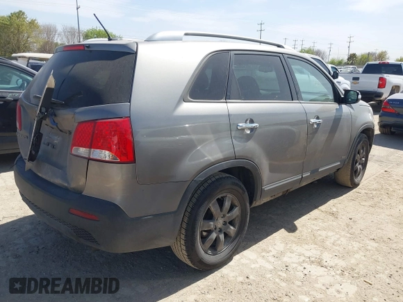 2013 Kia Sorento LX with VIN 5XYKTDA69DG360796, listed as a IAAI auction lot 41735901 with 216,875 mi miles. Bid and sale history available at carsss.com. Image 4.