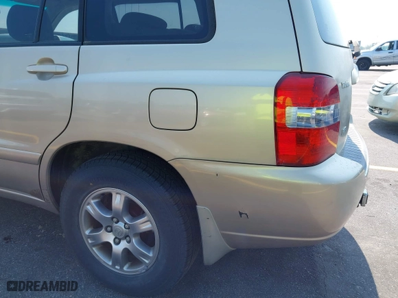 2006 Toyota Highlander with VIN JTEGP21A260095615, listed as a IAAI auction lot 41979567 with 122,904 mi miles. Bid and sale history available at carsss.com. Image 12.