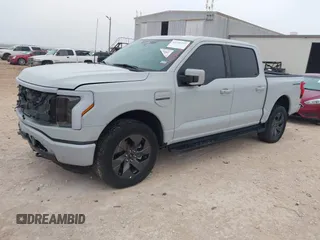 2023 Ford F-150 Lightning Pro z VIN 1FTVW1EL7PWG19070, wystawiony jako IAAI lot #41536193 z przebiegiem 22 654 mil mil oraz . Historia ofert i sprzedaży dostępna na DreamBid. Obrazek 2.