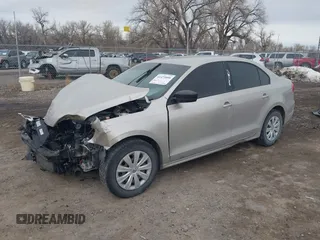 2013 Volkswagen Jetta S с VIN 3VW2K7AJ9DM242868, выставлен на аукционе IAAI как лот 41473000 с пробегом 133 697 миль миль и . История ставок и продаж доступна на DreamBid. Изображение 2.
