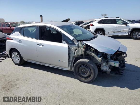 2019 Nissan LEAF SV z VIN 1N4AZ1CP1KC305958, wystawiony jako Copart lot #60573005 z przebiegiem 18 243 mil mil oraz Szkoda całkowita • Salvage title. Historia ofert i sprzedaży dostępna na DreamBid. Obrazek 4.