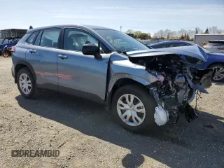 2024 Toyota Corolla Cross L z VIN 7MUAAABG2RV119279, wystawiony jako Copart lot #49690865 z przebiegiem 6 104 mil mil oraz Szkoda całkowita • Salvage title. Historia ofert i sprzedaży dostępna na DreamBid. Obrazek 4.