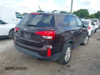 2015 Kia Sorento LX with VIN 5XYKTDA79FG635935, listed as a IAAI auction lot 42052420 with 170,386 mi miles. Bid and sale history available at carsss.com. Image 4.
