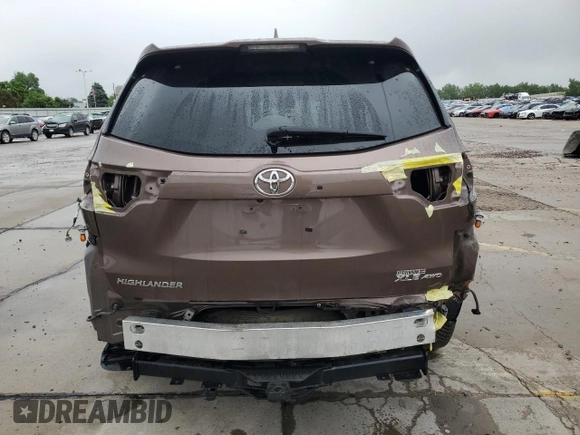 2017 Toyota Highlander XLE with VIN 5TDJZRFH4HS398415, listed as a Copart auction lot 59386805 with 105,463 mi miles and Salvage title. Bid and sale history available at DreamBid. Image 6.