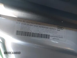 2017 Audi R8 z VIN WUAVACFX5H7903923, wystawiony jako IAAI lot #41348191 z przebiegiem 53 883 mil mil oraz . Historia ofert i sprzedaży dostępna na DreamBid. Obrazek 9.