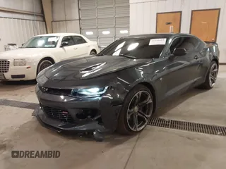 2018 Chevrolet Camaro 2SS with VIN 1G1FH1R76J0190616, listed as a IAAI auction lot 41595815 with 33,084 mi miles and . Bid and sale history available at DreamBid. Image 2.