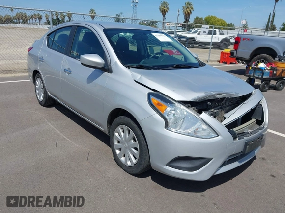 2019 Nissan Versa SV z VIN 3N1CN7AP9KL867893, wystawiony jako IAAI lot #42100542 z przebiegiem 105 962 mil mil oraz . Historia ofert i sprzedaży dostępna na DreamBid. Obrazek 1.
