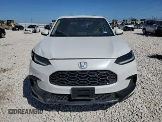 2025 Honda HR-V EX-L z VIN 3CZRZ1H77SM730034, wystawiony jako Copart lot #46730005 z przebiegiem 2644 mil mil oraz Szkody całkowita. Historia ofert i sprzedaży dostępna na DreamBid. Obrazek 5.