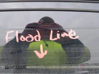 2017 Nissan Maxima SV z VIN 1N4AA6AP4HC396403, wystawiony jako IAAI lot #41644403 z przebiegiem Nie podano mil oraz . Historia ofert i sprzedaży dostępna na DreamBid. Obrazek 6.