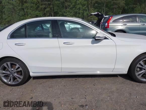 2019 Mercedes-Benz C 300 with VIN 55SWF8EB8KU293103, listed as a IAAI auction lot 41946778 with 47,993 mi miles and . Bid and sale history available at carsss.com. Image 13.