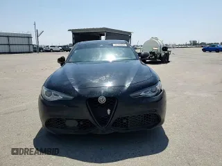 2018 Alfa Romeo Giulia Ti Sport z VIN ZARFAECN7J7588845, wystawiony jako Copart lot #55140535 z przebiegiem Nie podano mil oraz Szkoda całkowita • Salvage title. Historia ofert i sprzedaży dostępna na DreamBid. Obrazek 13.