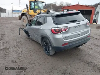 2018 Jeep Compass Latitude with VIN 3C4NJDBB2JT298810, listed as a IAAI auction lot 41497189 with 111,013 mi miles. Bid and sale history available at carsss.com. Image 3.