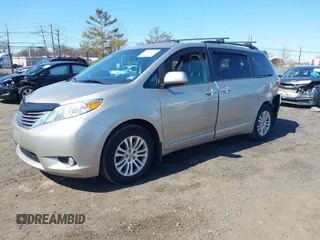 2017 Toyota Sienna XLE Auto Access Seat with VIN 5TDYZ3DC4HS862189, listed as a IAAI auction lot 41989366 with 58,879 mi miles. Bid and sale history available at carsss.com. Image 17.
