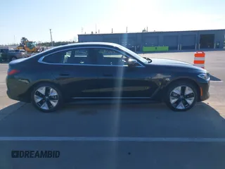 2024 BMW i4 xDrive40 z VIN WBY83FB05RFS69775, wystawiony jako IAAI lot #42079067 z przebiegiem 4 607 mil mil oraz . Historia ofert i sprzedaży dostępna na DreamBid. Obrazek 13.