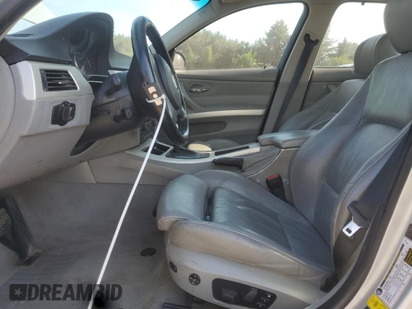 2006 BMW 3 Series 330i with VIN WBAVB33516KS36286, listed as a Copart auction lot 62556015 with 221,032 mi miles and Salvage title. Bid and sale history available at DreamBid. Image 7.