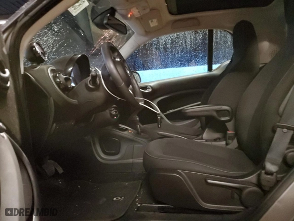 2019 Smart EQ fortwo pure with VIN WMEFJ9BA2KK396037, listed as a Copart auction lot 83991904 with NaN miles and Salvage Title. Bid and sale history available at carsss.com. Image 7.
