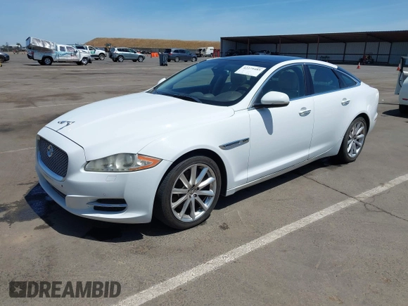 2012 Jaguar XJ z VIN SAJWA1CB4CLV33824, wystawiony jako IAAI lot #42279485 z przebiegiem 147 376 mil mil oraz . Historia ofert i sprzedaży dostępna na DreamBid. Obrazek 17.