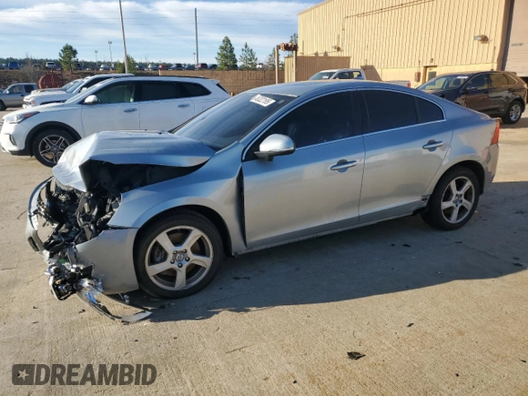 2013 Volvo S60 T5 with VIN YV1612FH8D2185774, listed as a Copart auction lot 46322195 with 60,560 mi miles and Salvage Title. Bid and sale history available at carsss.com. Image 1.
