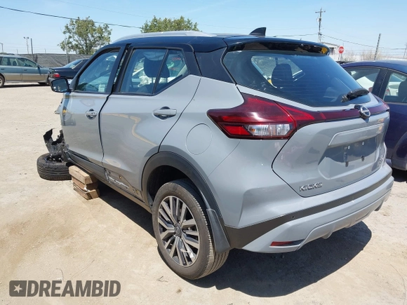 2023 Nissan Kicks SV z VIN 3N1CP5CV0PL545306, wystawiony jako IAAI lot #42403099 z przebiegiem 32 916 mil mil oraz . Historia ofert i sprzedaży dostępna na DreamBid. Obrazek 3.