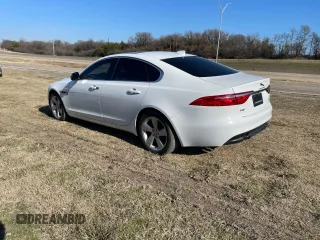 2018 Jaguar XF 25t with VIN SAJBR4FX5JCY70175, listed as a Copart auction lot 87513975 with 127,416 mi miles and Clean Title. Bid and sale history available at carsss.com. Image 3.