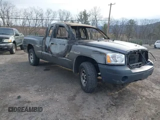 2006 Dodge Dakota ST with VIN 1D7HE22KX6S697744, listed as a IAAI auction lot 41837569 with Not Provided miles and . Bid and sale history available at carsss.com. Image 1.