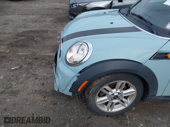 2013 MINI Convertible z VIN WMWZN3C53DT135427, wystawiony jako IAAI lot #41954817 z przebiegiem 57 029 mil mil oraz . Historia ofert i sprzedaży dostępna na DreamBid. Obrazek 6.