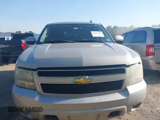 2007 Chevrolet Tahoe LTZ z VIN 1GNFK130X7J298560, wystawiony jako IAAI lot #42127703 z przebiegiem 268 095 mil mil oraz . Historia ofert i sprzedaży dostępna na DreamBid. Obrazek 6.