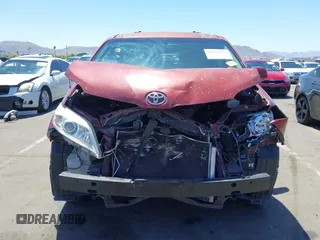 2011 Toyota Sienna LE AAS with VIN 5TDKK3DC2BS118124, listed as a IAAI auction lot 42121524 with 270,284 mi miles. Bid and sale history available at carsss.com. Image 6.