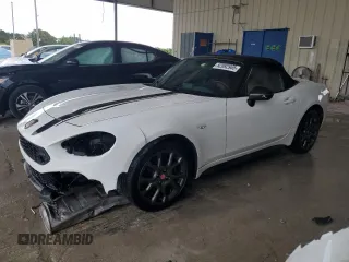 2017 FIAT 124 Spider Lusso z VIN JC1NFAEK6H0119071, wystawiony jako Copart lot #52092965 z przebiegiem 79 803 mil mil oraz Szkoda całkowita • Salvage title. Historia ofert i sprzedaży dostępna na DreamBid. Obrazek 1.