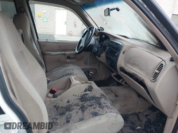 2000 Ford Explorer с VIN 1FMDU72X5YZA04203, выставлен на аукционе IAAI как лот 41250687 с пробегом 215 076 миль миль и . История ставок и продаж доступна на DreamBid. Изображение 5.