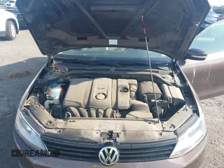 2011 Volkswagen Jetta Sedan SE w/Convenience & Sunroof with VIN 3VWDX7AJXBM329427, listed as a IAAI auction lot 42121116 with 193,490 mi miles. Bid and sale history available at carsss.com. Image 10.