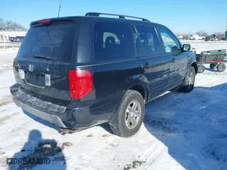 2004 Honda Pilot EX with VIN 2HKYF18544H574133, listed as a IAAI auction lot 41415703 with 217,539 mi miles. Bid and sale history available at carsss.com. Image 4.