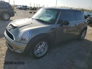 2009 MINI Hardtop S with VIN WMWMF73529TW82713, listed as a Copart auction lot 51152035 with 170,954 mi miles and Salvage title. Bid and sale history available at DreamBid. Image 1.