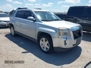 2011 GMC Terrain SLT-1 z VIN 2CTALUEC4B6355256, wystawiony jako IAAI lot #42247527 z przebiegiem 158 551 mil mil oraz . Historia ofert i sprzedaży dostępna na DreamBid. Obrazek 1.