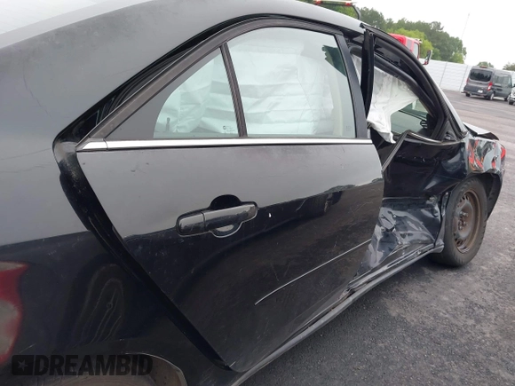 2007 Pontiac G6 1SV Value Leader z VIN 1G2ZF58B274191212, wystawiony jako IAAI lot #42359439 z przebiegiem 146 091 mil mil oraz . Historia ofert i sprzedaży dostępna na DreamBid. Obrazek 15.