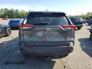 2020 Toyota RAV4 XLE z VIN 2T3P1RFV7LC097508, wystawiony jako Copart lot #56214145 z przebiegiem 90 074 mil mil oraz Szkoda całkowita • Salvage title. Historia ofert i sprzedaży dostępna na DreamBid. Obrazek 6.