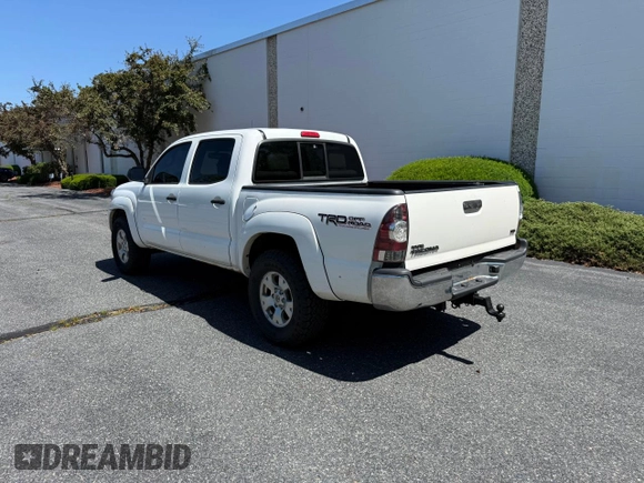 2013 Toyota Tacoma with VIN 5TFLU4EN1DX063442, listed as a Copart auction lot 62521295 with 211,682 mi miles and Clean title. Bid and sale history available at DreamBid. Image 3.