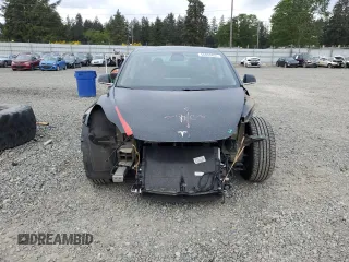 2019 Tesla Model 3 Mid Range z VIN 5YJ3E1EA2KF361787, wystawiony jako Copart lot #56059465 z przebiegiem 50 186 mil mil oraz Szkody całkowita. Historia ofert i sprzedaży dostępna na DreamBid. Obrazek 5.