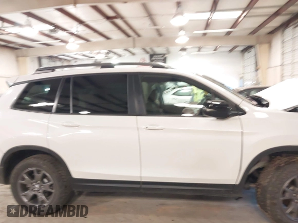 2024 Honda Passport TrailSport with VIN 5FNYF8H62RB011007, listed as a IAAI auction lot 41268349 with Not Provided miles and . Bid and sale history available at DreamBid. Image 12.